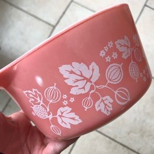 Pink pyrex pot 1qt